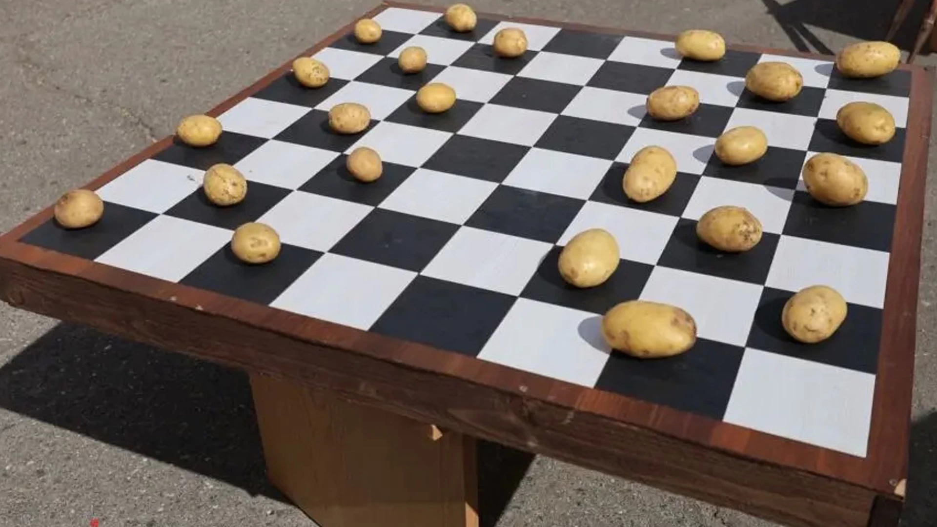 У Кіраўску згулялі ў бульбяныя шашкі