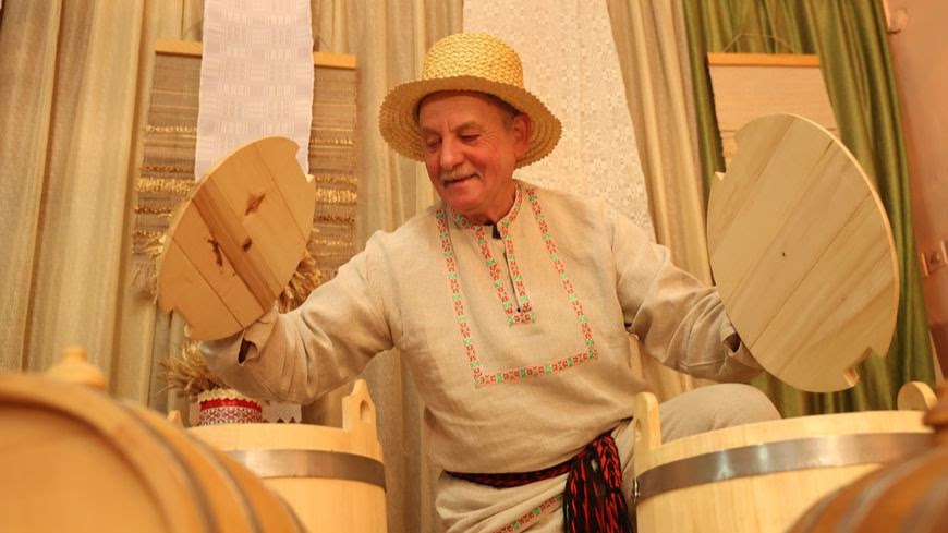 Глусский бондарь Владимир Станкевич – единственный в Могилевской области