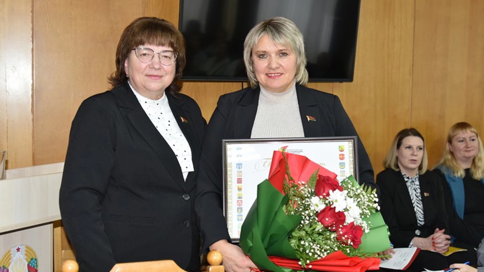 В Кричеве постоянно награждают “депутатшу”, место которой – на скамье подсудимых