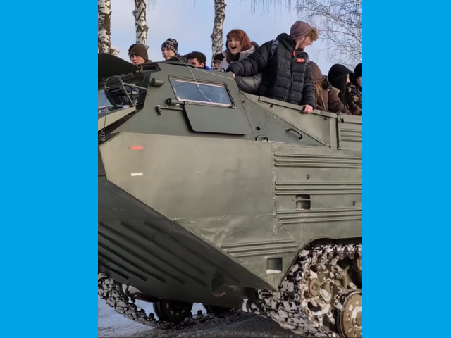 Магілёўскі атракцыён: небяспечнае катанне на вайсковым транспарцёры
