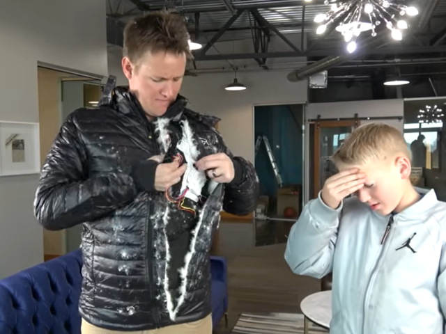 У Бабруйску зноў “пачалі” выпускаць курткі з падагрэвам